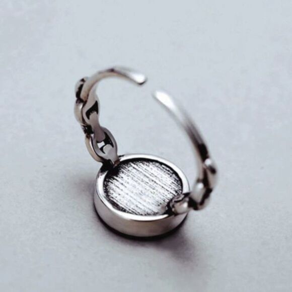 Minimalist Sterling Silver Black Circle Chain Ring - Picture 5 of 5